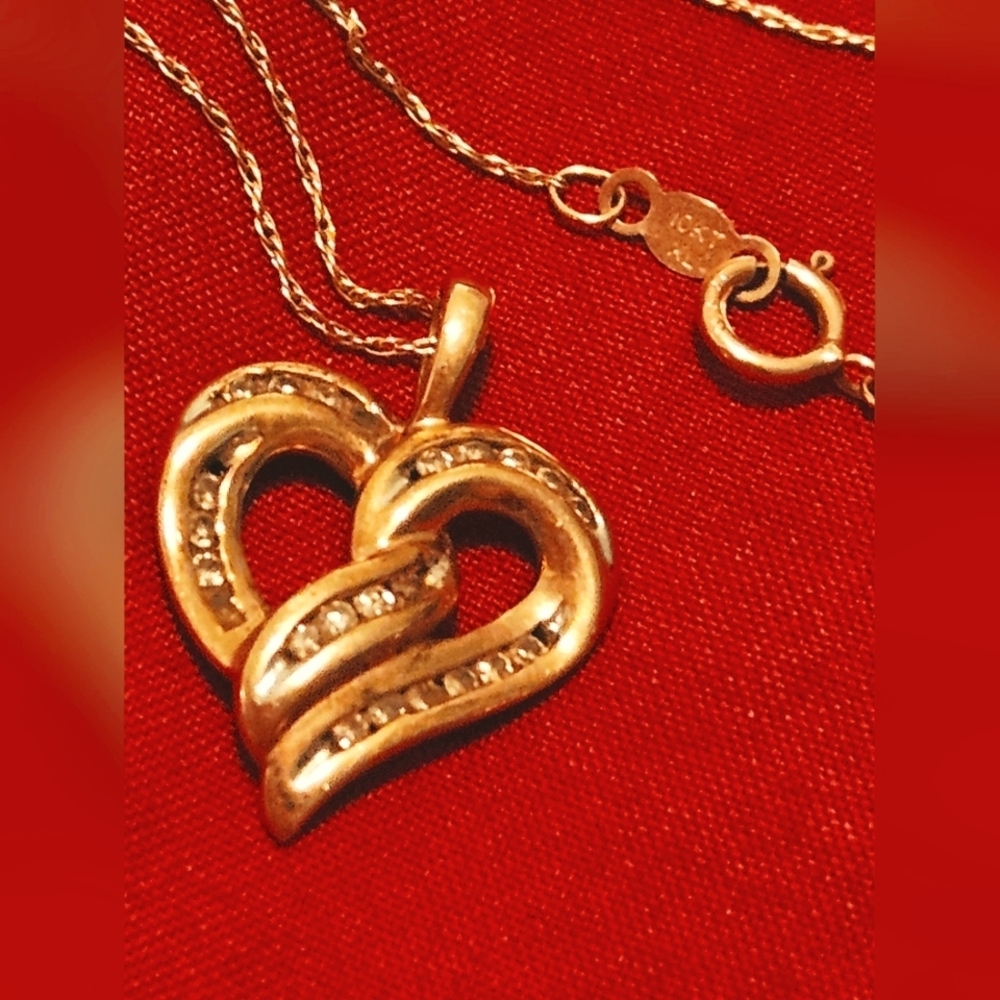 10KT Forever Diamond Yellow Gold Pave Diamond Twisted Heart Pendant Necklace 20" - Picture 3 of 16